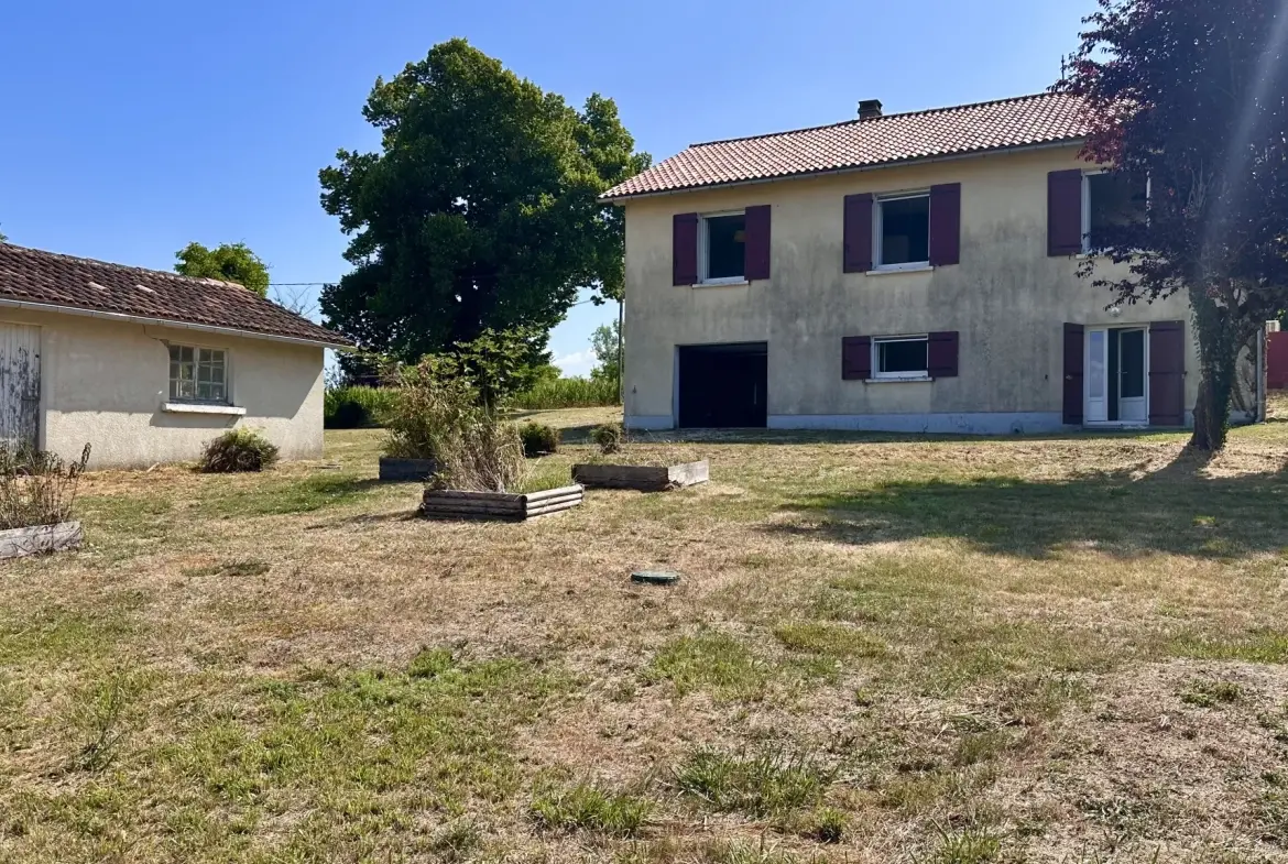 Maison contemporaine rénovée à Riberac avec 4 chambres et vue dégagée 