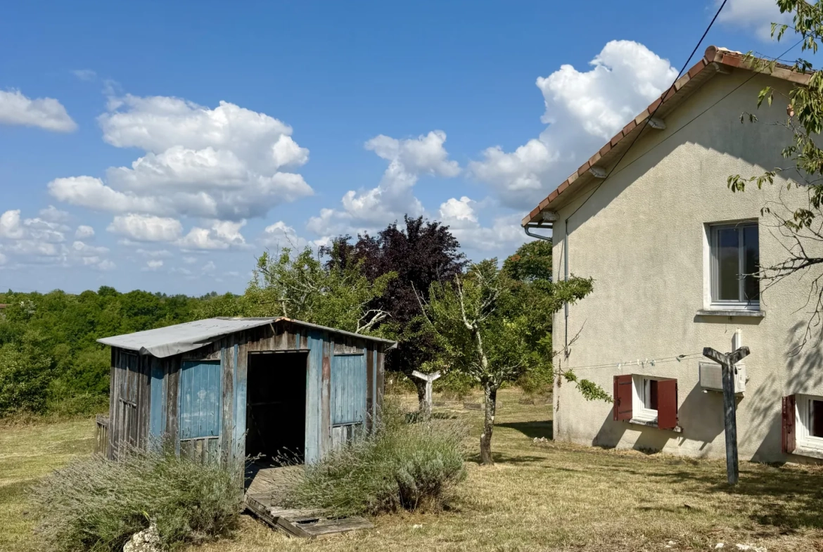 Maison contemporaine rénovée à Riberac avec 4 chambres et vue dégagée 