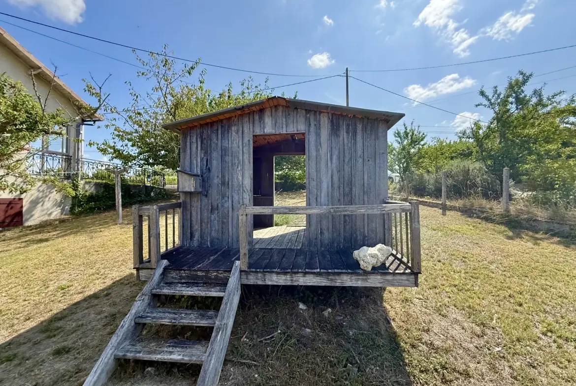Maison contemporaine rénovée à Riberac avec 4 chambres et vue dégagée 