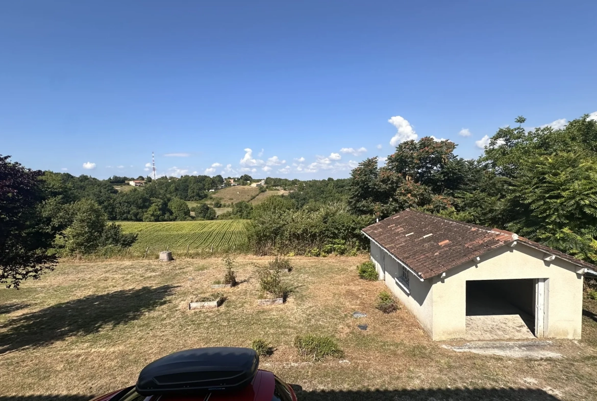 Maison contemporaine rénovée à Riberac avec 4 chambres et vue dégagée 