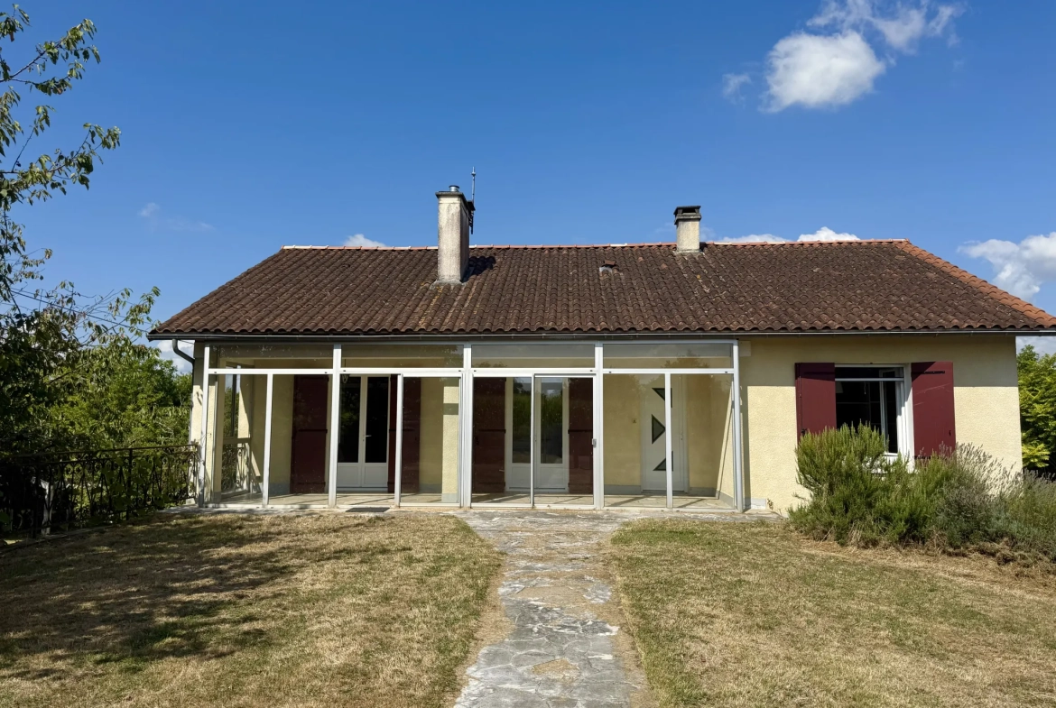 Maison contemporaine rénovée à Riberac avec 4 chambres et vue dégagée 