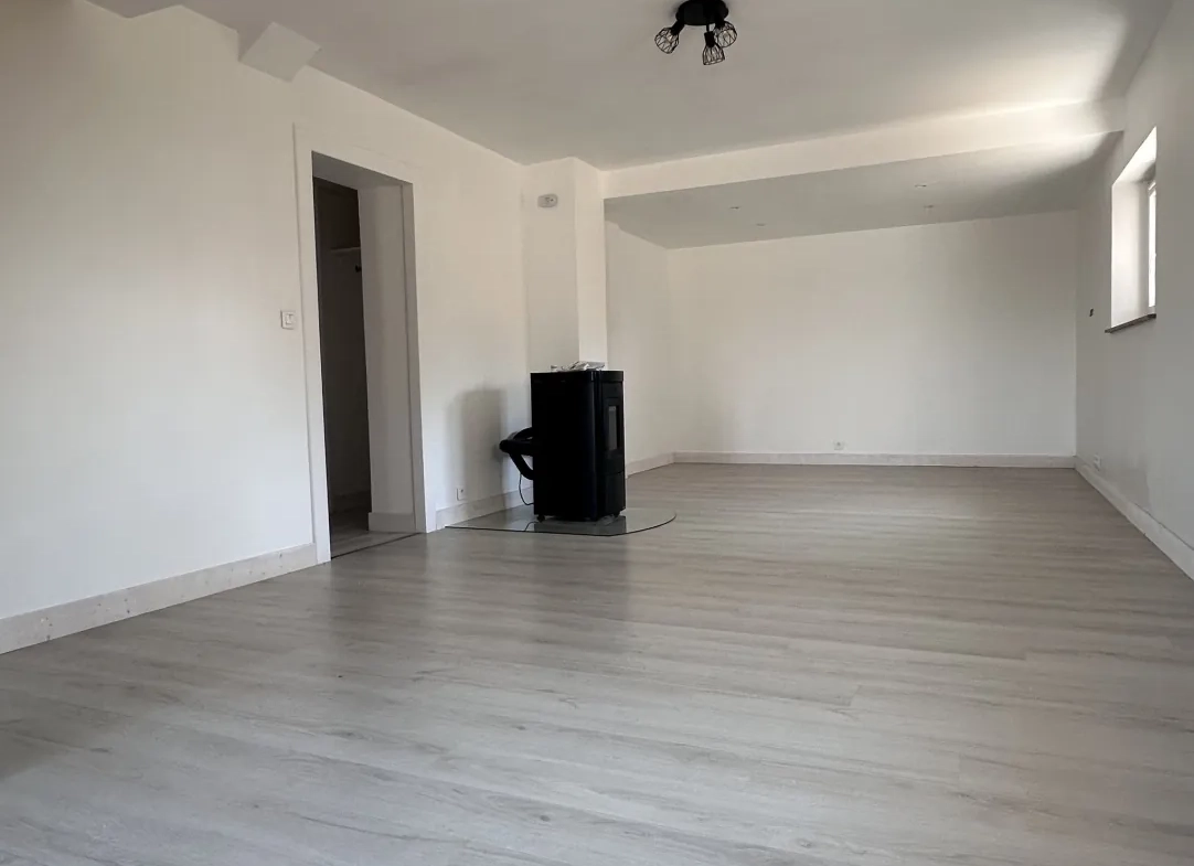 Maison contemporaine rénovée à Riberac avec 4 chambres et vue dégagée 