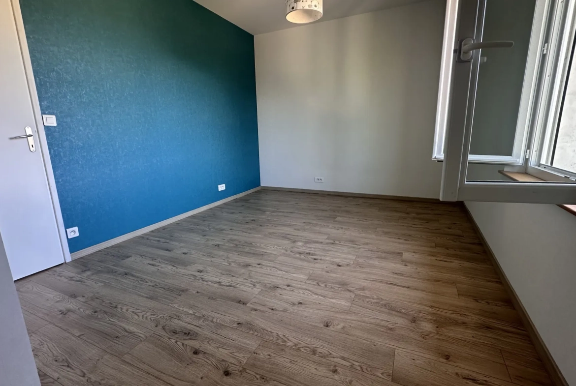 Maison contemporaine rénovée à Riberac avec 4 chambres et vue dégagée 