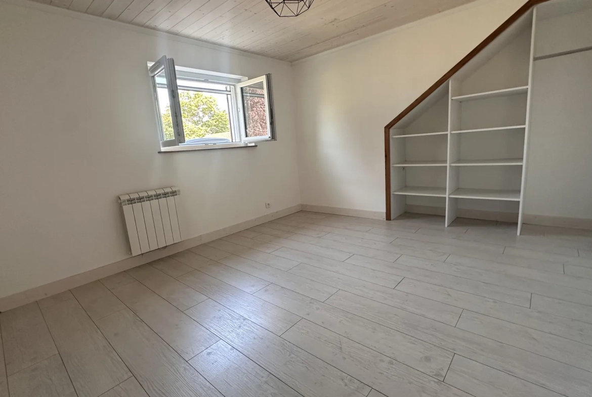 Maison contemporaine rénovée à Riberac avec 4 chambres et vue dégagée 