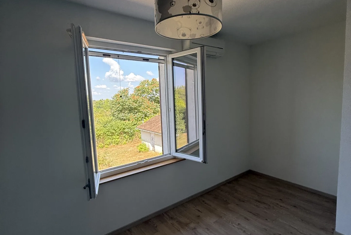 Maison contemporaine rénovée à Riberac avec 4 chambres et vue dégagée 