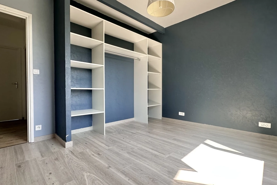Maison contemporaine rénovée à Riberac avec 4 chambres et vue dégagée 