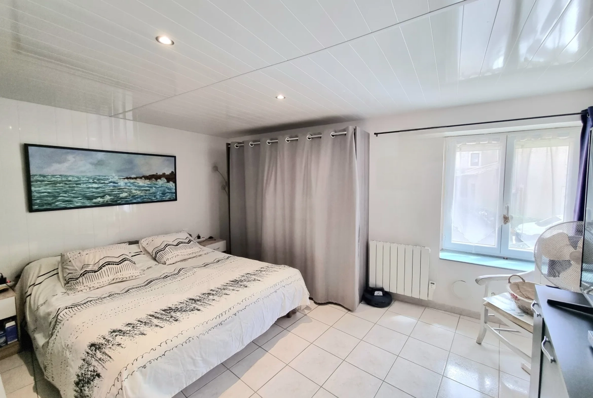 Maison de village de 125 m² avec terrasse à Fleury (11560) - Charme et confort moderne 