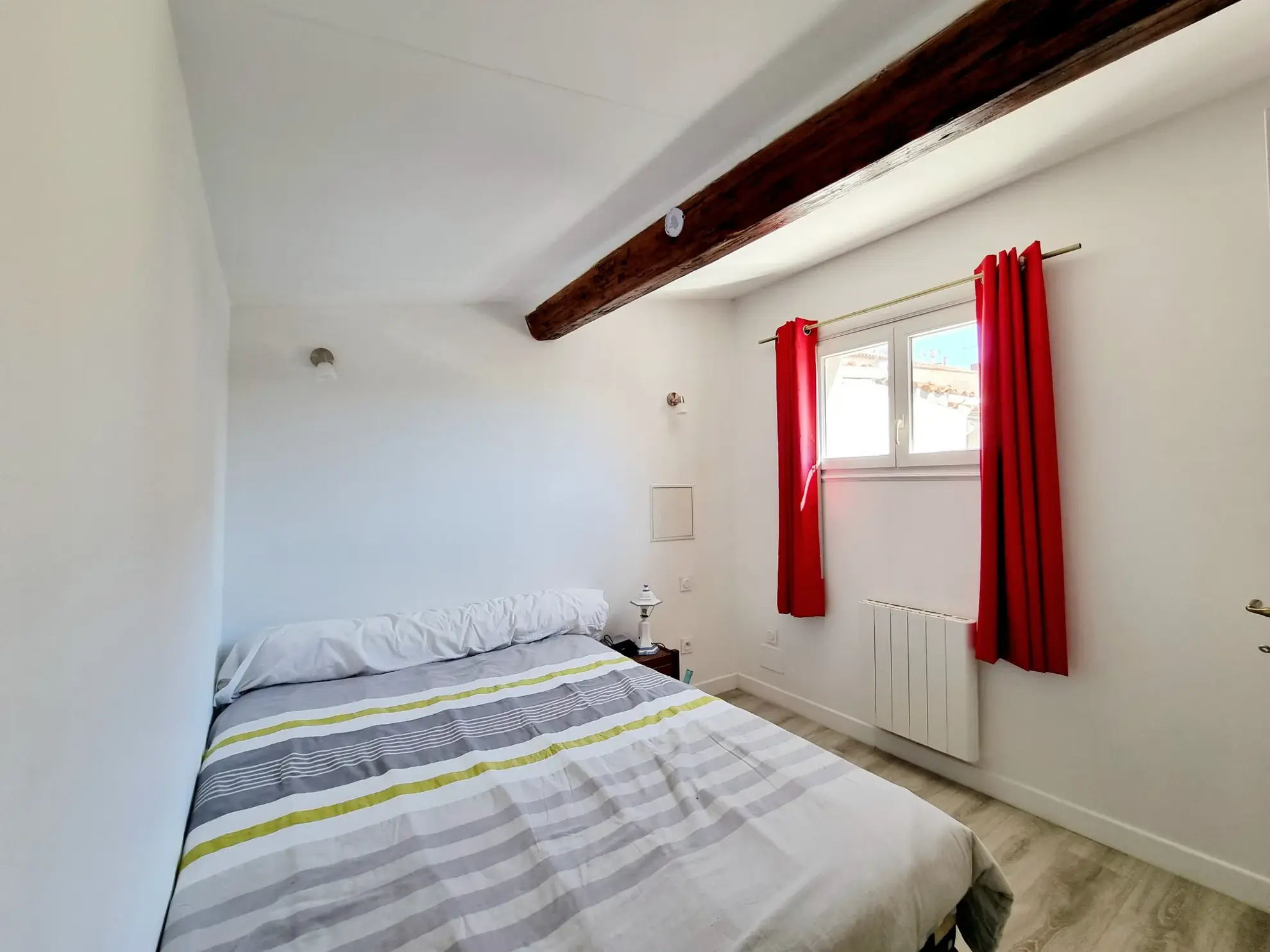 Maison de village de 125 m² avec terrasse à Fleury (11560) - Charme et confort moderne 