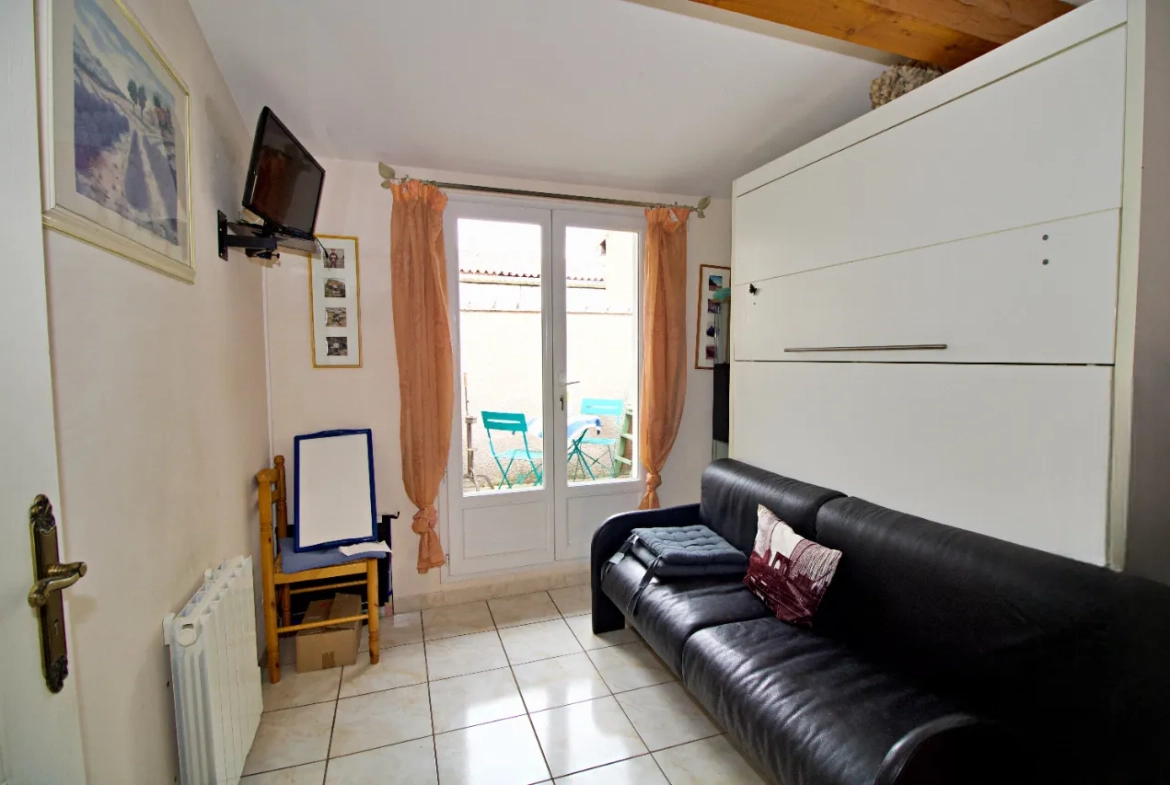 Maison de village de 125 m² avec terrasse à Fleury (11560) - Charme et confort moderne 
