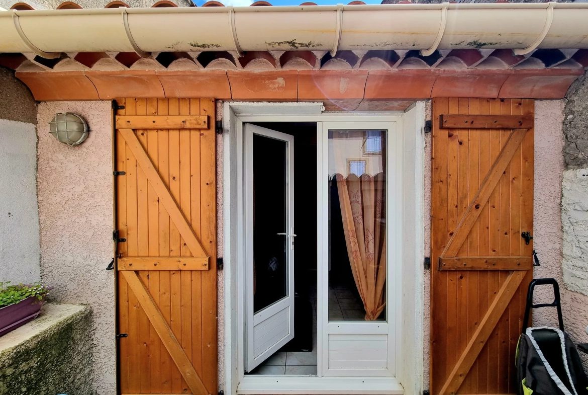 Maison de village de 125 m² avec terrasse à Fleury (11560) - Charme et confort moderne 