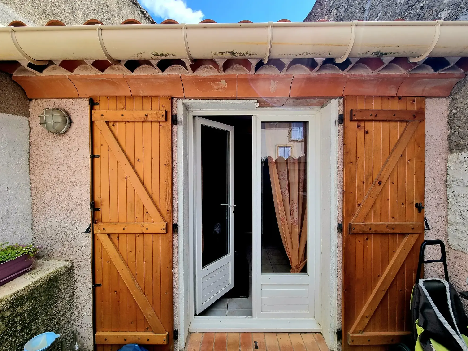 Maison de village de 125 m² avec terrasse à Fleury (11560) - Charme et confort moderne 