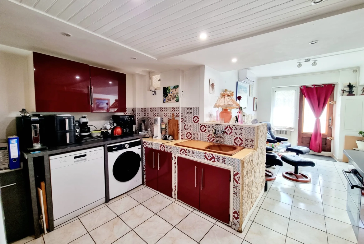 Maison de village de 125 m² avec terrasse à Fleury (11560) - Charme et confort moderne 