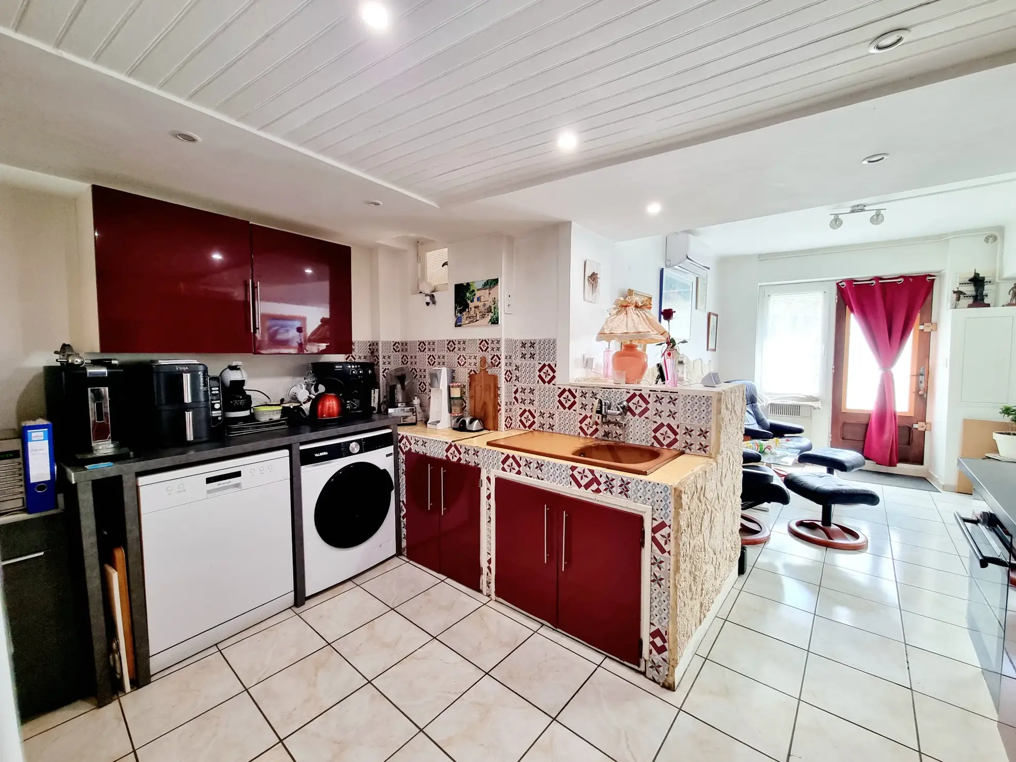 Maison de village de 125 m² avec terrasse à Fleury (11560) - Charme et confort moderne 