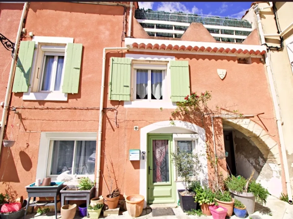 Maison de village de 125 m² avec terrasse à Fleury (11560) - Charme et confort moderne