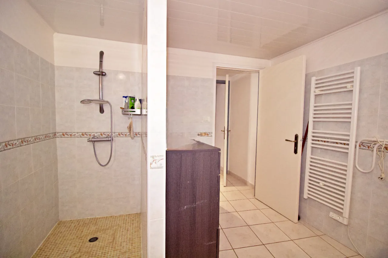 Maison de village de 125 m² avec terrasse à Fleury (11560) - Charme et confort moderne 