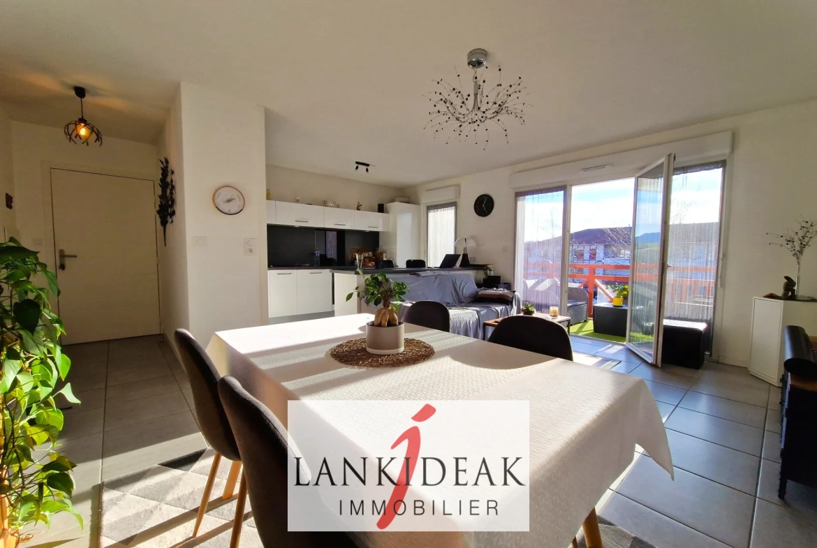Appartement T3 lumineux de 67 m² à Ustaritz avec terrasse et parking privé 