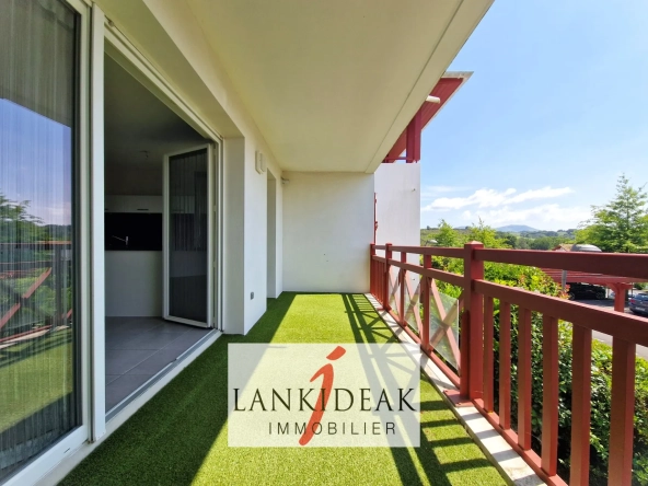 Appartement T3 lumineux de 67 m² à Ustaritz avec terrasse et parking privé