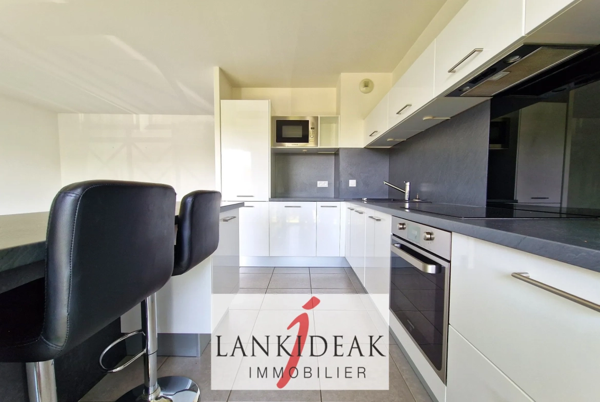 Appartement T3 lumineux de 67 m² à Ustaritz avec terrasse et parking privé 