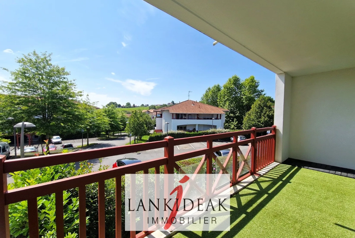 Appartement T3 lumineux de 67 m² à Ustaritz avec terrasse et parking privé 