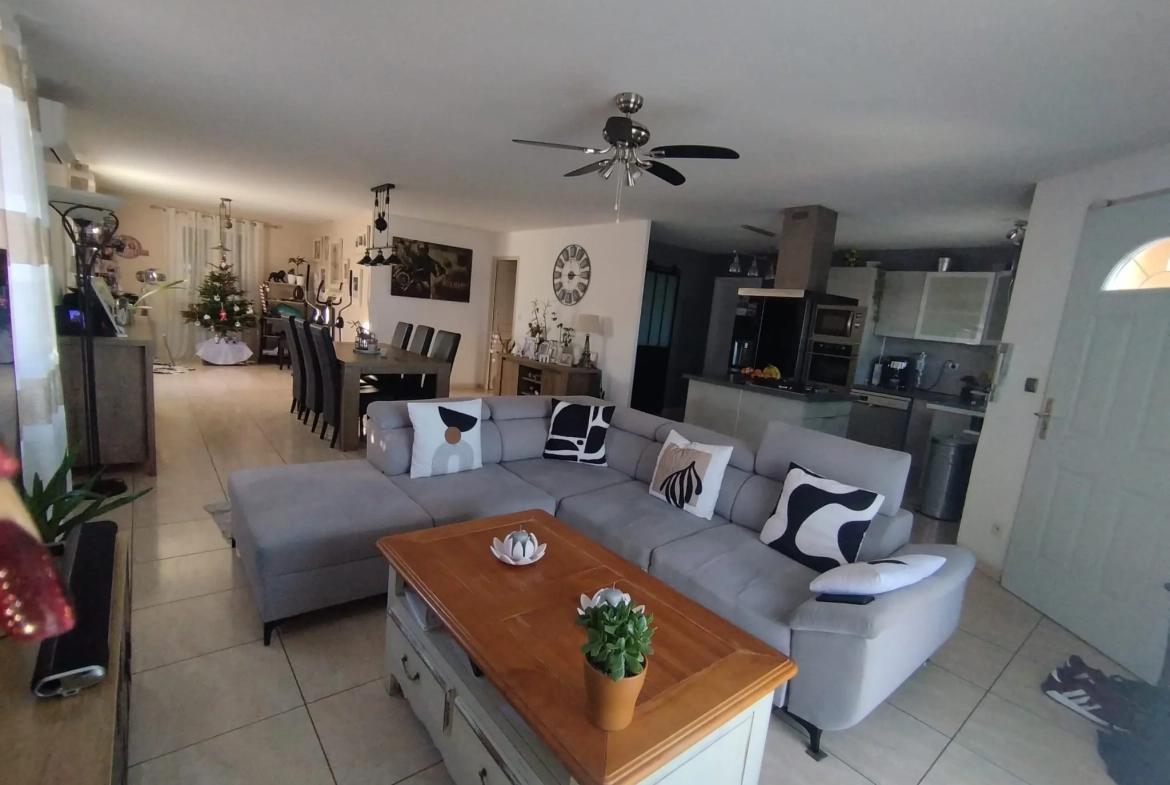 Villa à vendre avec piscine et jardin à Lezignan-Corbières 