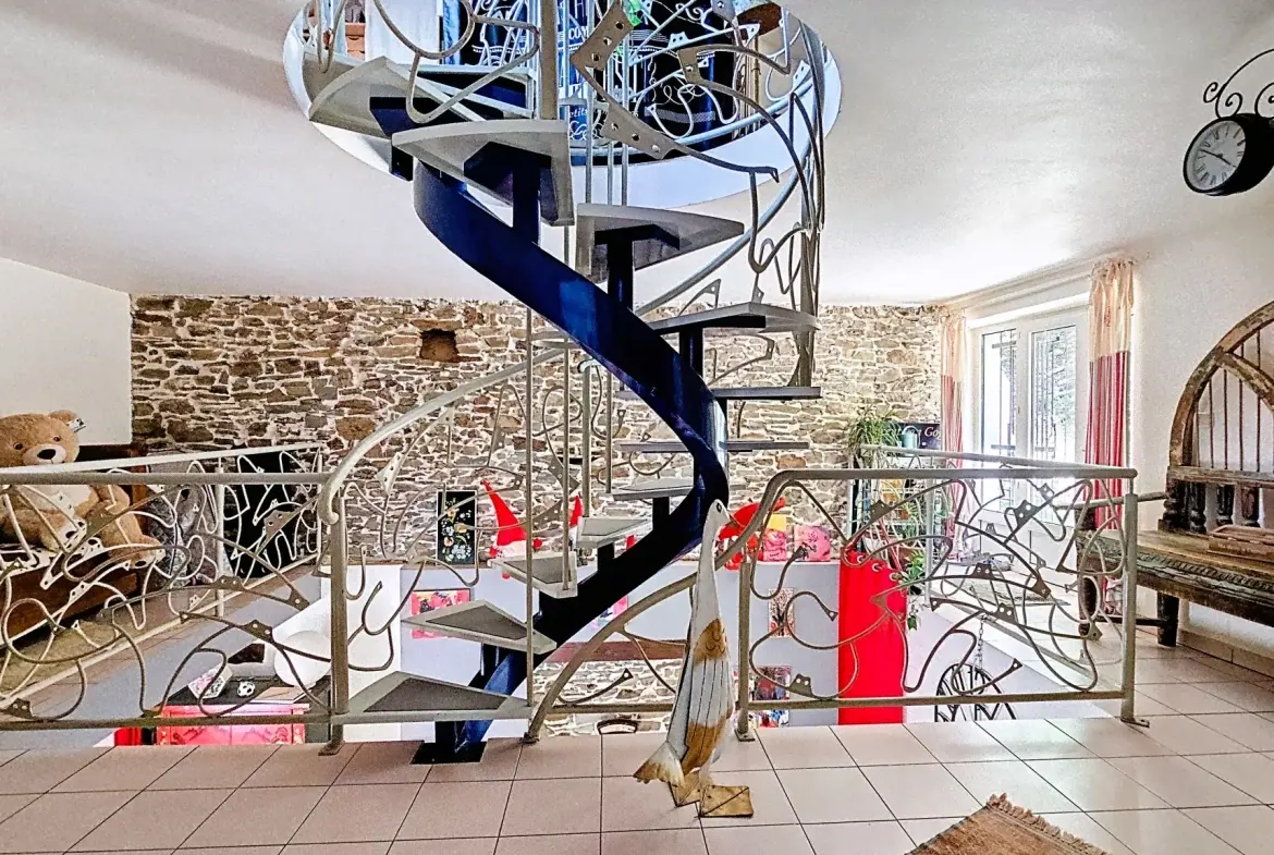 Maison atypique rénovée avec terrasse et vue imprenable à Requista 