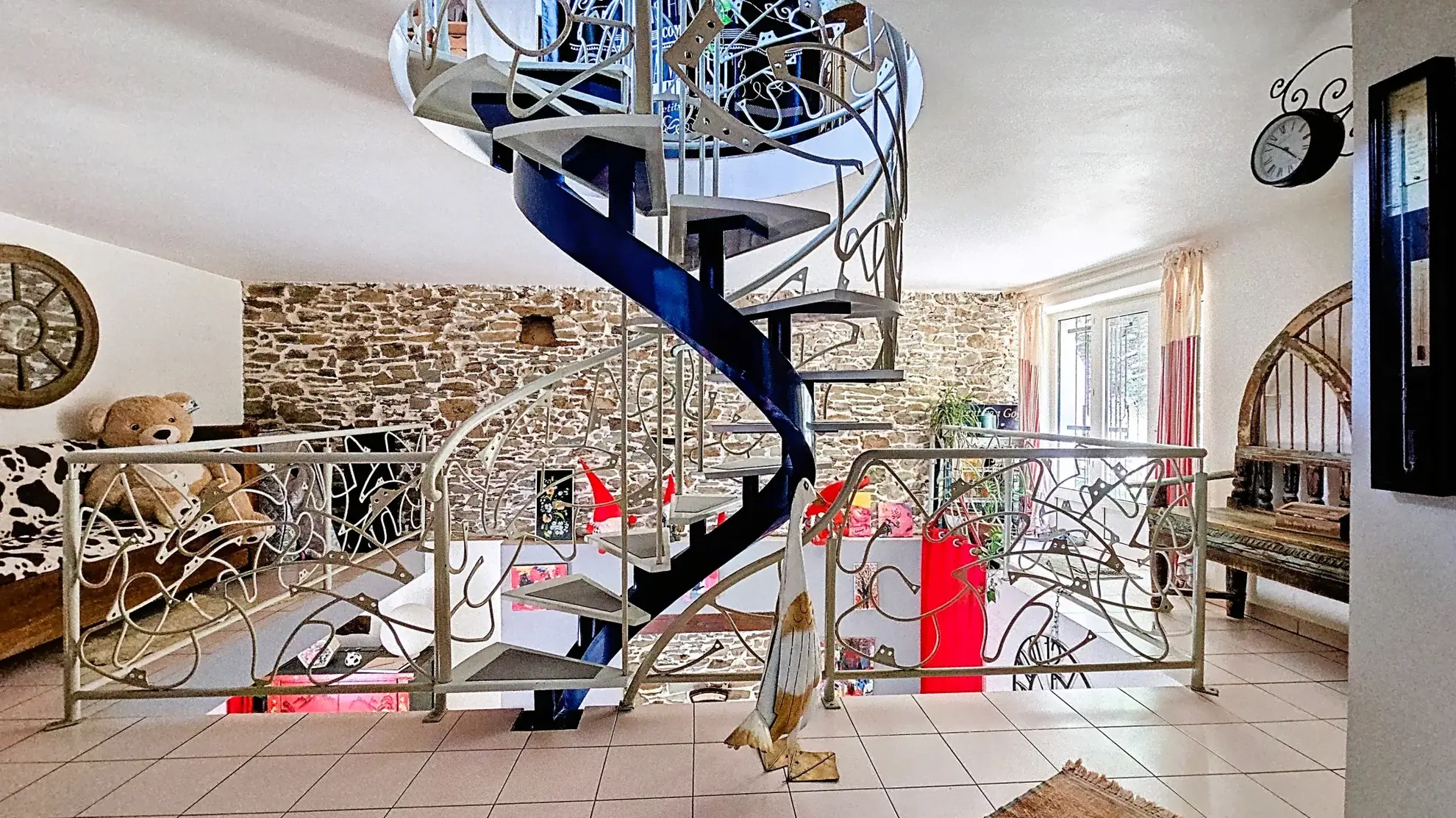 Maison atypique rénovée avec terrasse et vue imprenable à Requista 