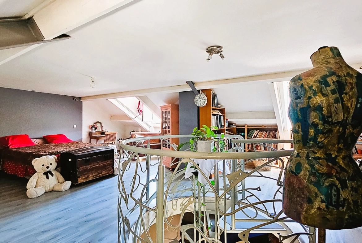 Maison atypique rénovée avec terrasse et vue imprenable à Requista 