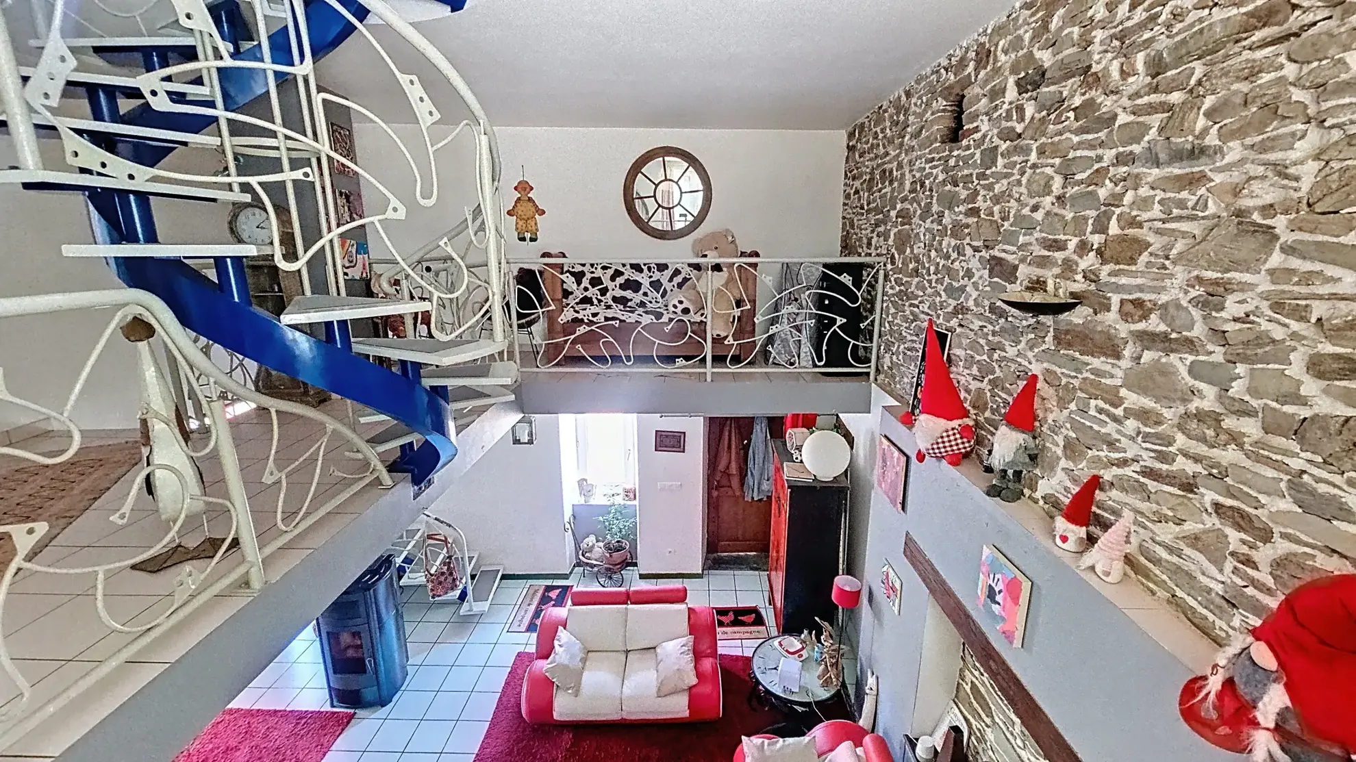 Maison atypique rénovée avec terrasse et vue imprenable à Requista 