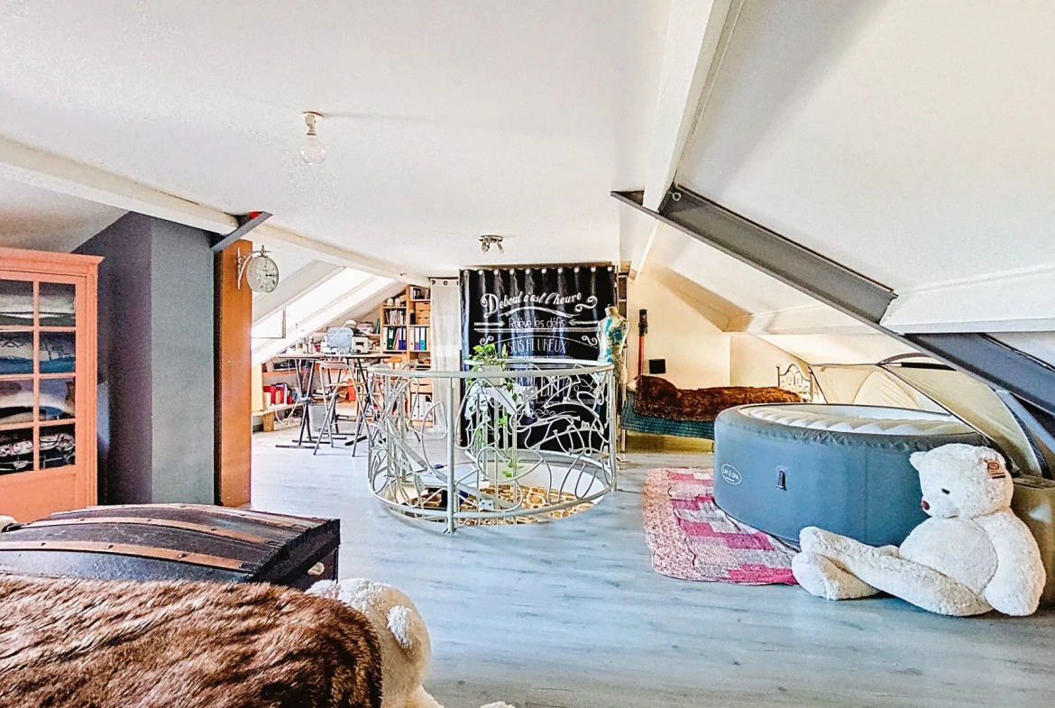 Maison atypique rénovée avec terrasse et vue imprenable à Requista 
