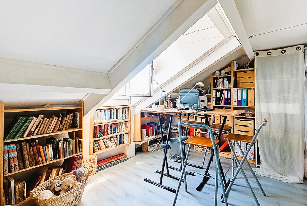 Maison atypique rénovée avec terrasse et vue imprenable à Requista 