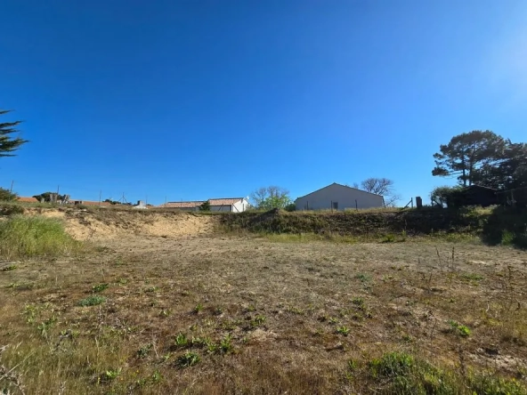 Joli terrain constructible de 722 m² près de la plage des Becs à Saint Hilaire de Riez