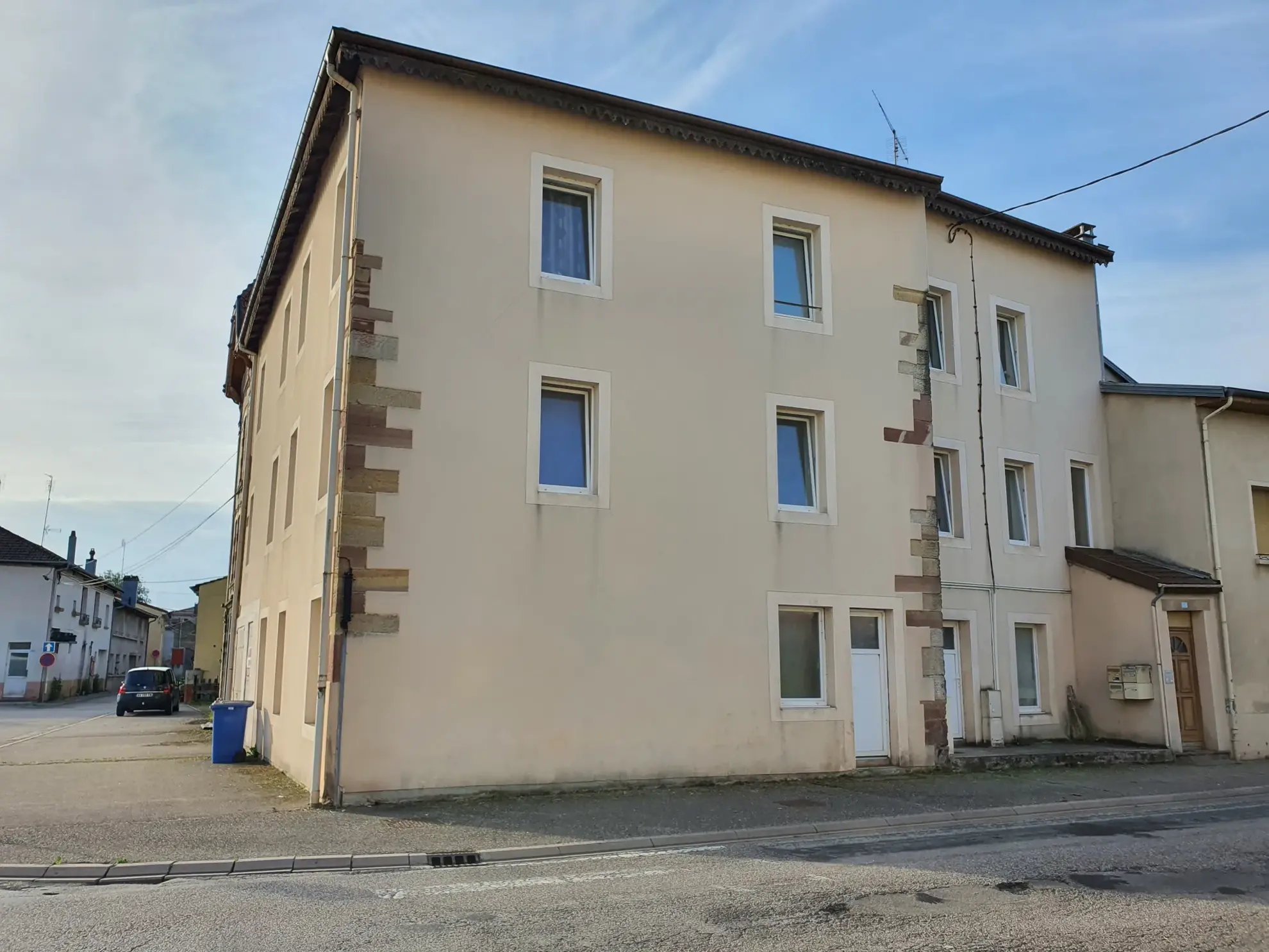 Immeuble de 305 m² à Rambervillers - Investissement locatif rentable 