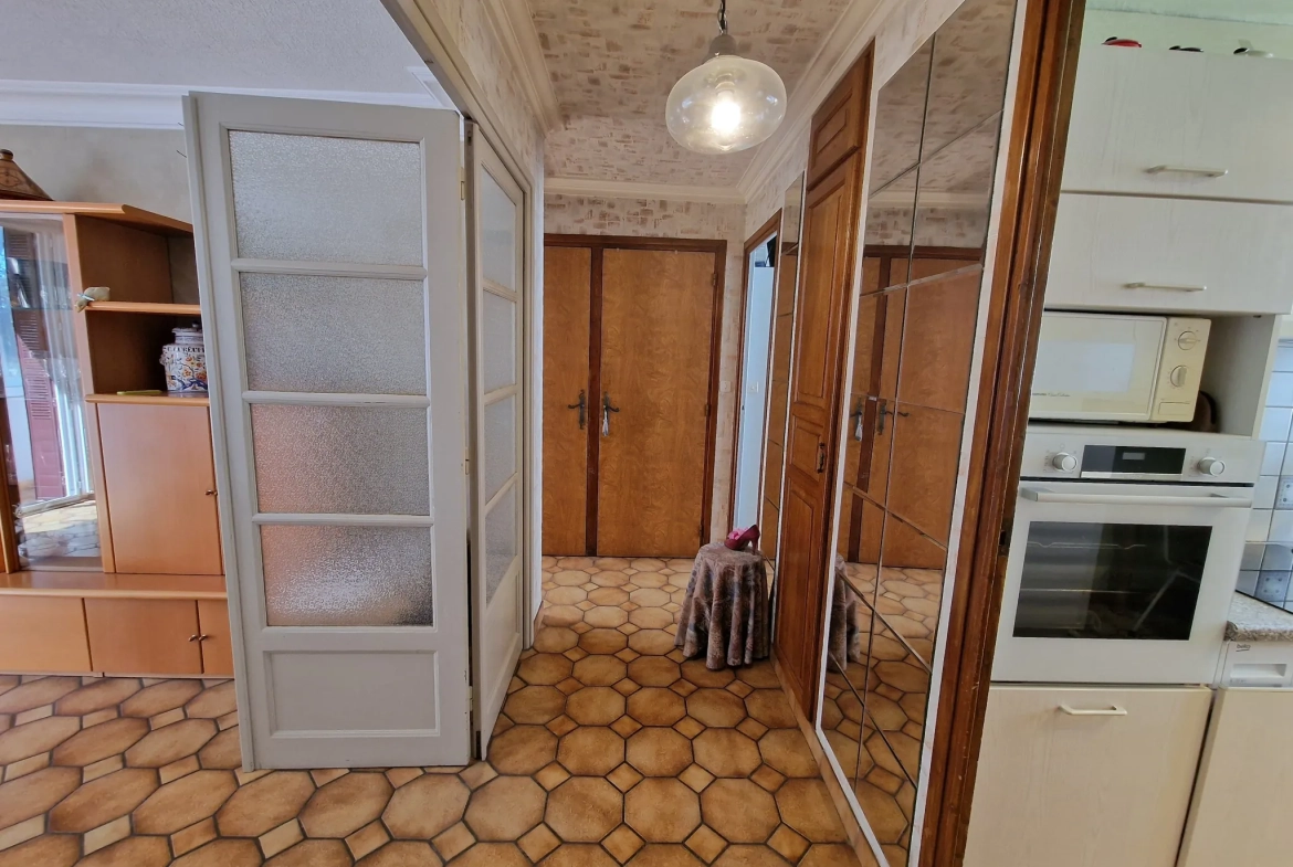 À vendre appartement traversant T4 de 64 m² à Lyon 8ème - emplacement idéal 