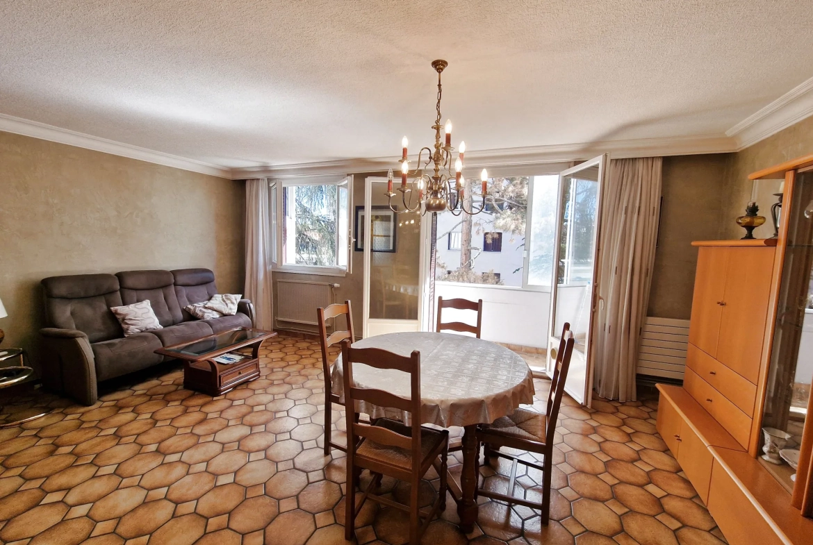 À vendre appartement traversant T4 de 64 m² à Lyon 8ème - emplacement idéal 