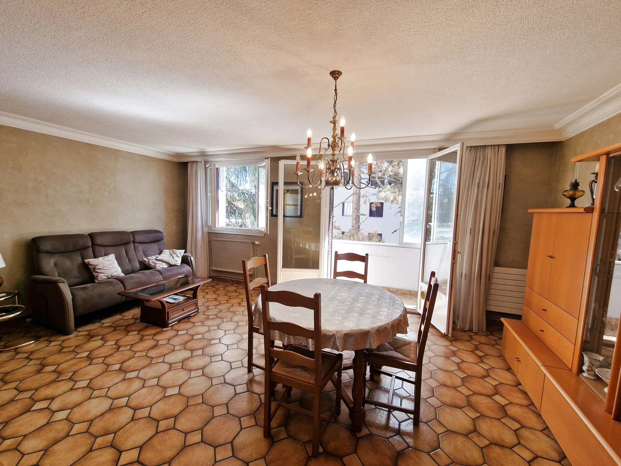 À vendre appartement traversant T4 de 64 m² à Lyon 8ème - emplacement idéal 