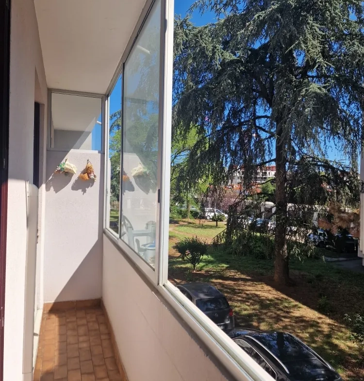 À vendre appartement traversant T4 de 64 m² à Lyon 8ème - emplacement idéal 