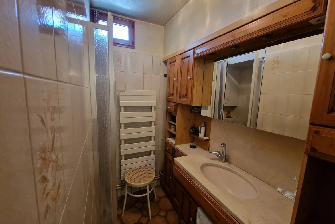 À vendre appartement traversant T4 de 64 m² à Lyon 8ème - emplacement idéal 