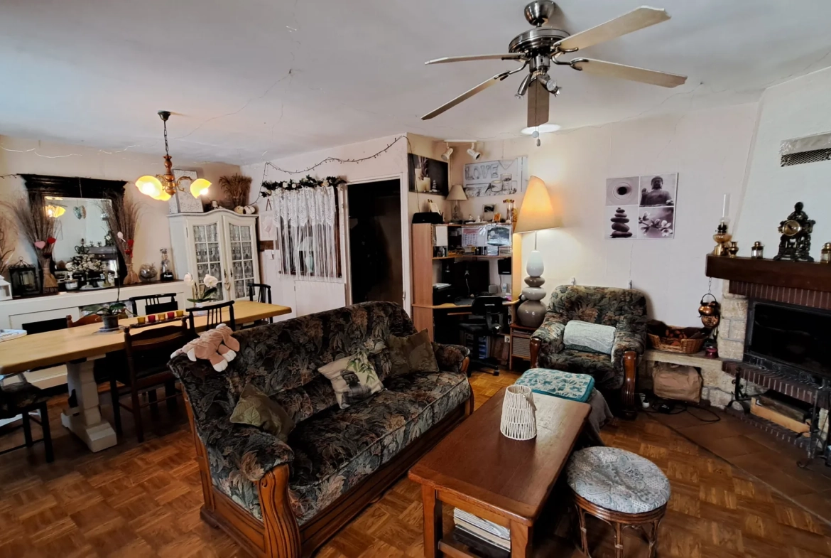 Rare ensemble immobilier avec deux maisons indépendantes et piscine à Luzech 