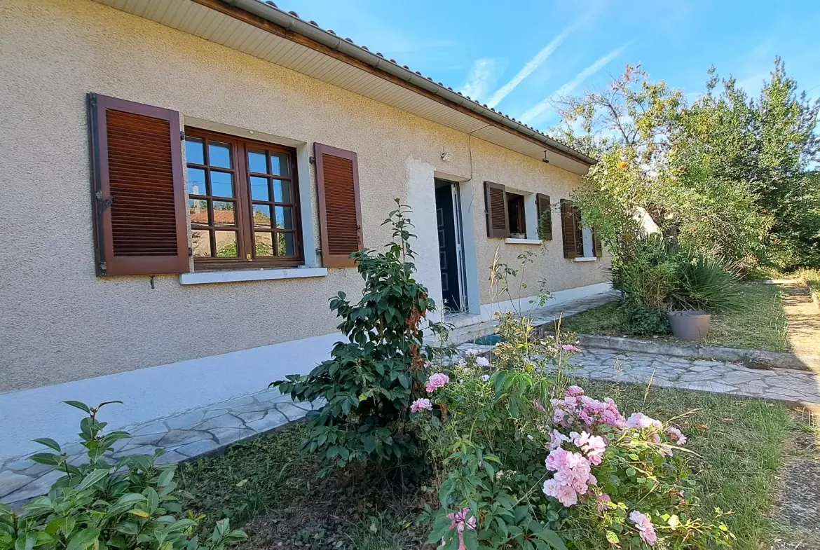 Rare ensemble immobilier avec deux maisons indépendantes et piscine à Luzech 