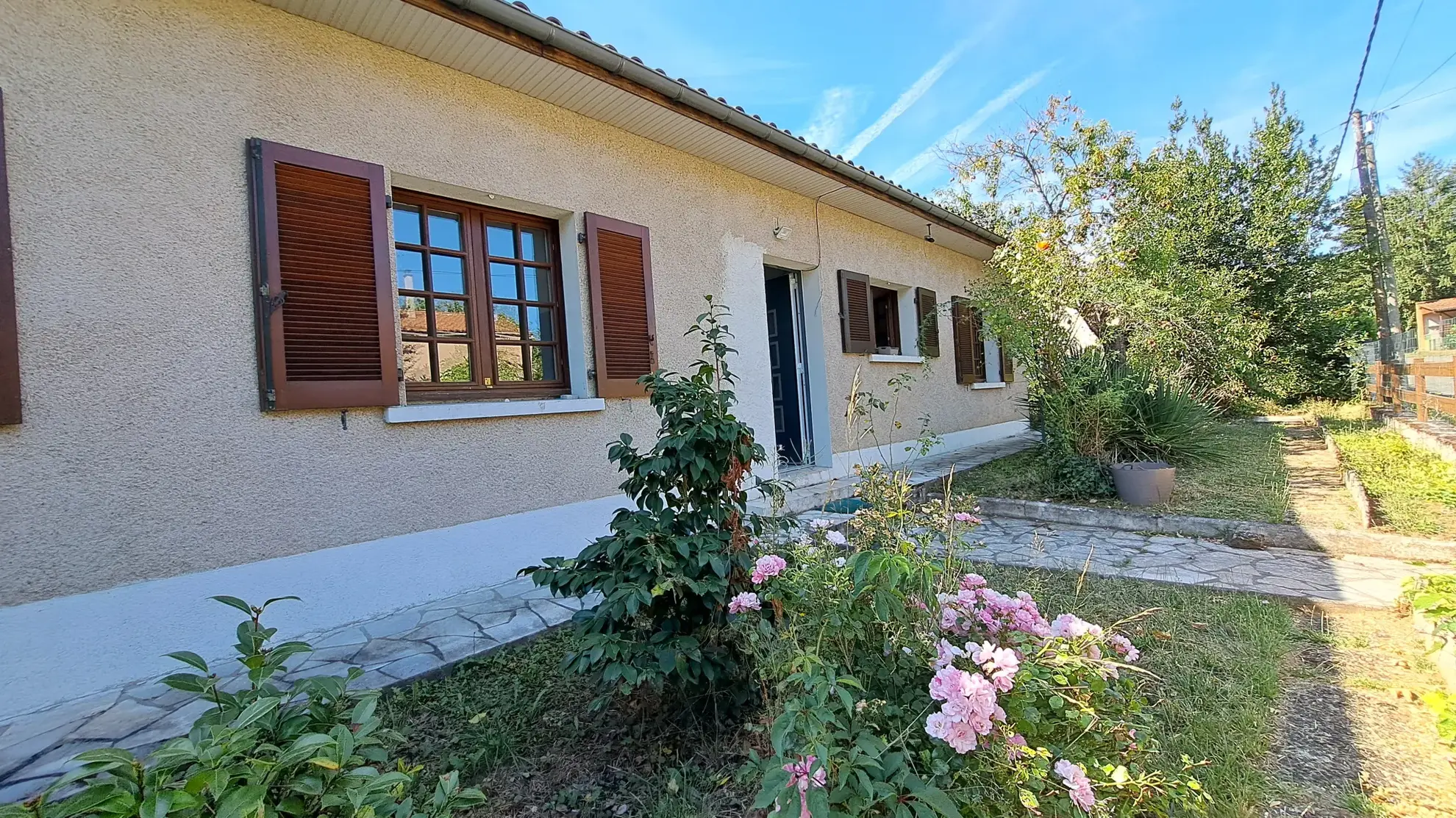 Rare ensemble immobilier avec deux maisons indépendantes et piscine à Luzech 