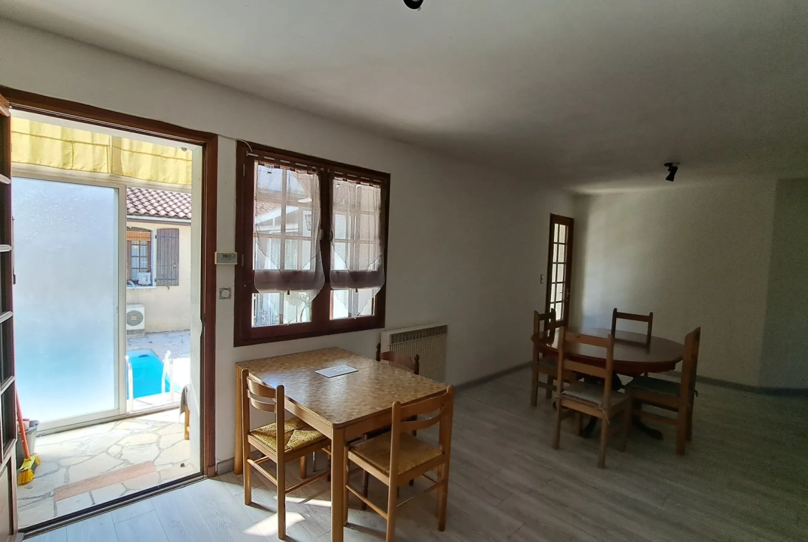 Rare ensemble immobilier avec deux maisons indépendantes et piscine à Luzech 