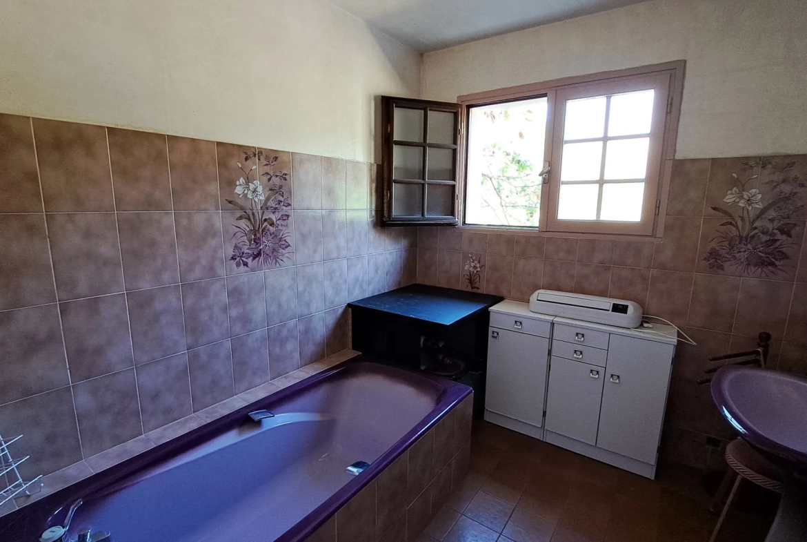 Rare ensemble immobilier avec deux maisons indépendantes et piscine à Luzech 