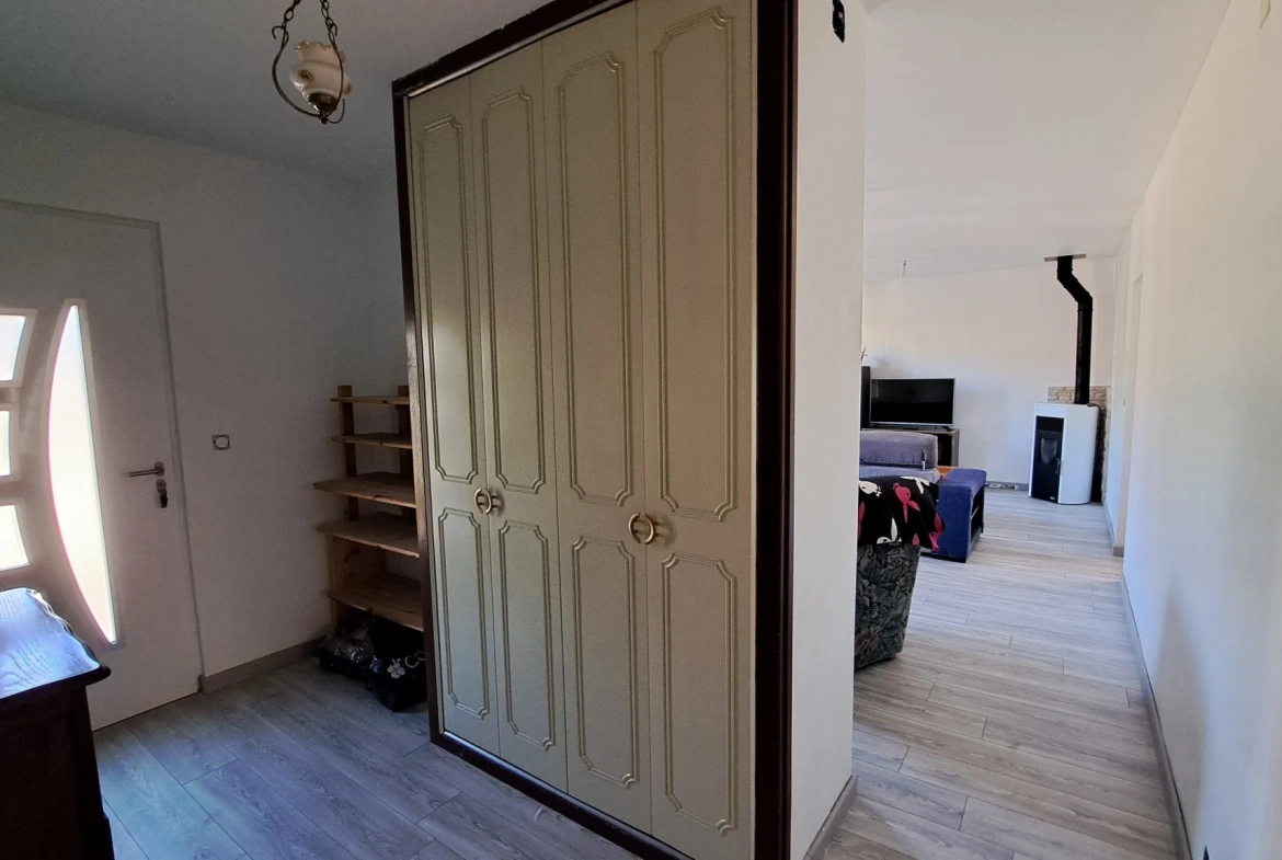 Rare ensemble immobilier avec deux maisons indépendantes et piscine à Luzech 