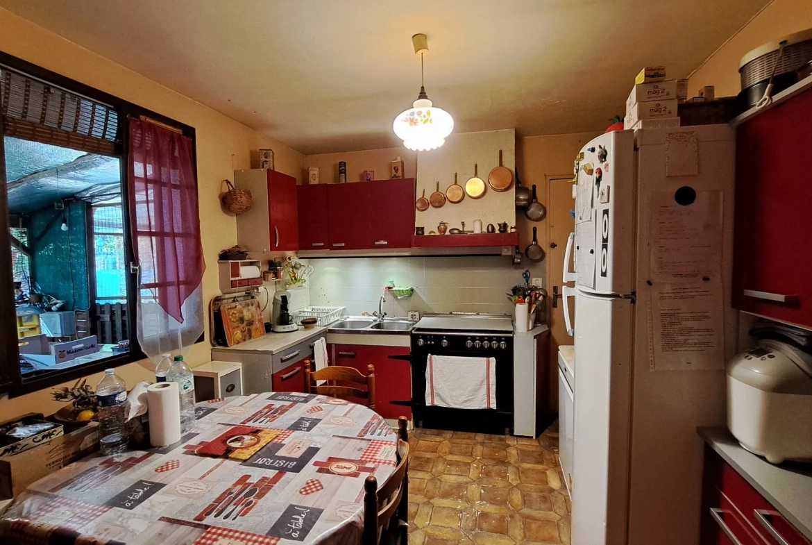 Rare ensemble immobilier avec deux maisons indépendantes et piscine à Luzech 