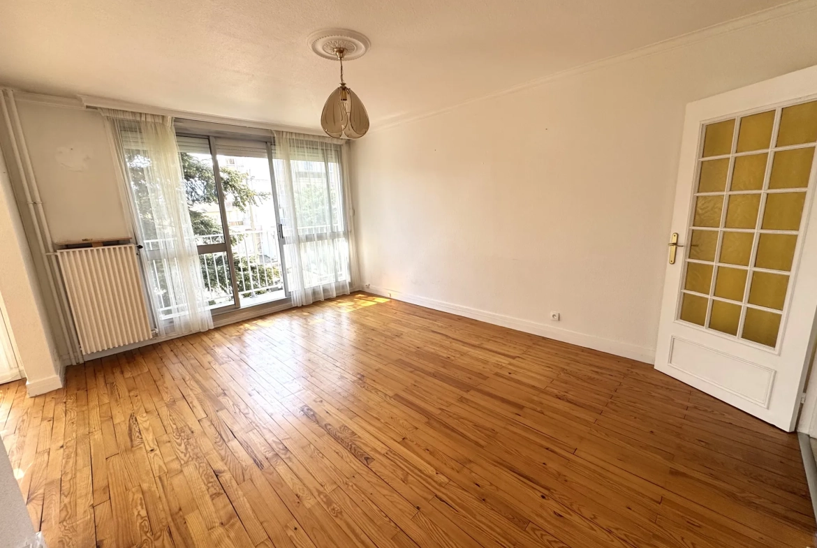 Appartement F4 avec balcon, cave et parking à Saint-Étienne Villeboeuf le Haut 