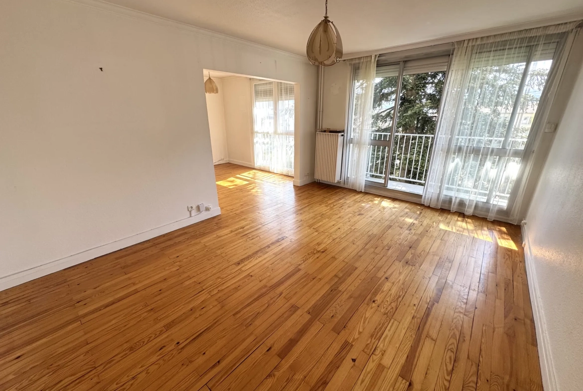 Appartement F4 avec balcon, cave et parking à Saint-Étienne Villeboeuf le Haut 