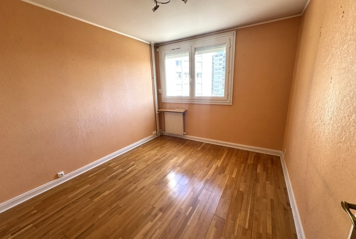 Appartement F4 avec balcon, cave et parking à Saint-Étienne Villeboeuf le Haut 
