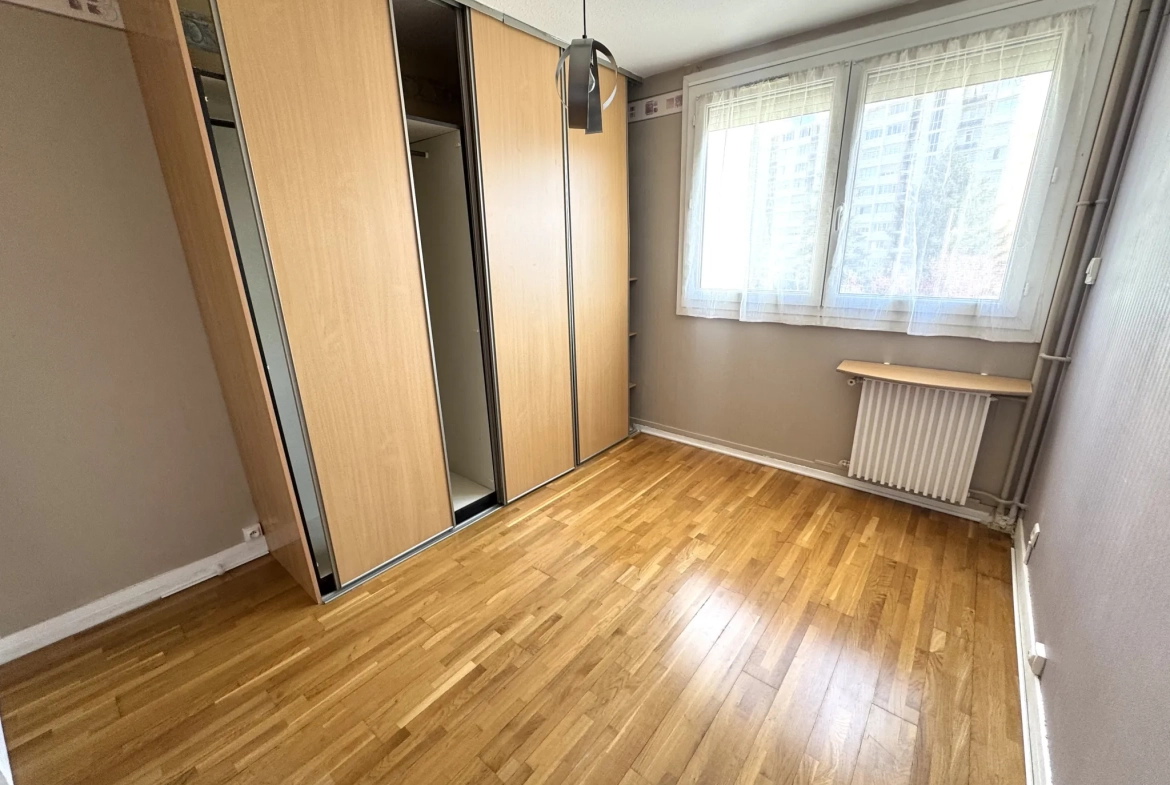 Appartement F4 avec balcon, cave et parking à Saint-Étienne Villeboeuf le Haut 