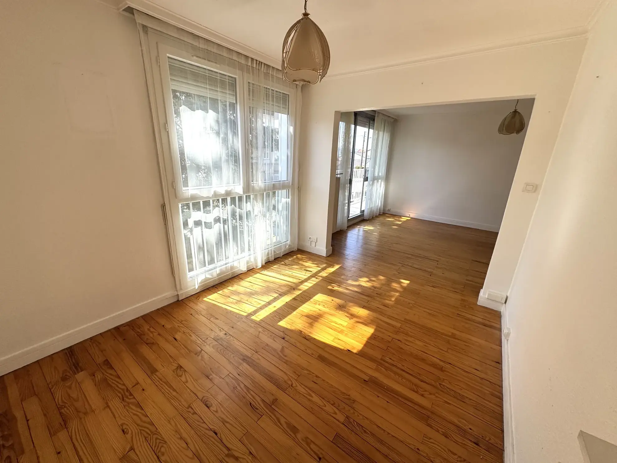 Appartement F4 avec balcon, cave et parking à Saint-Étienne Villeboeuf le Haut 