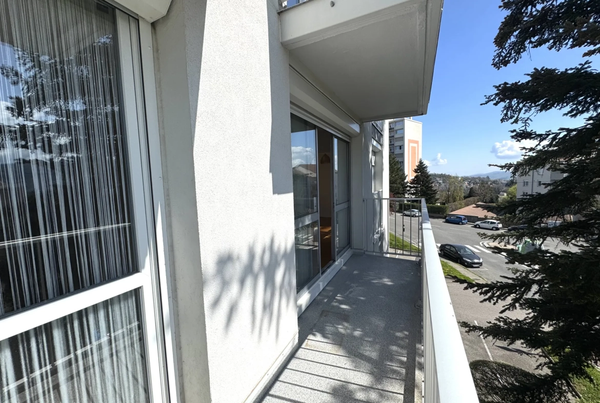 Appartement F4 avec balcon, cave et parking à Saint-Étienne Villeboeuf le Haut 
